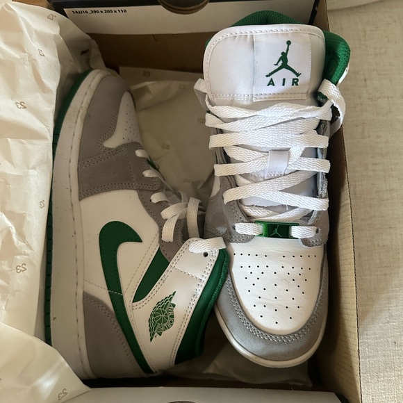 Air Jordan 1 Mid SE 'Grey Pine Green - Picture 3 of 3